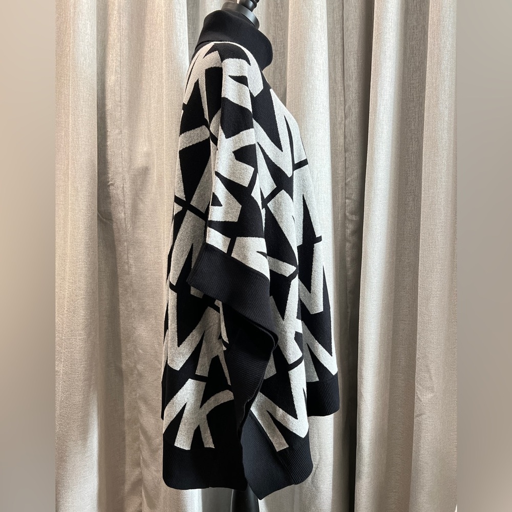 Michael Michael Kors Turtleneck Logo Poncho NWT Size L-XL - Picture 3 of 6